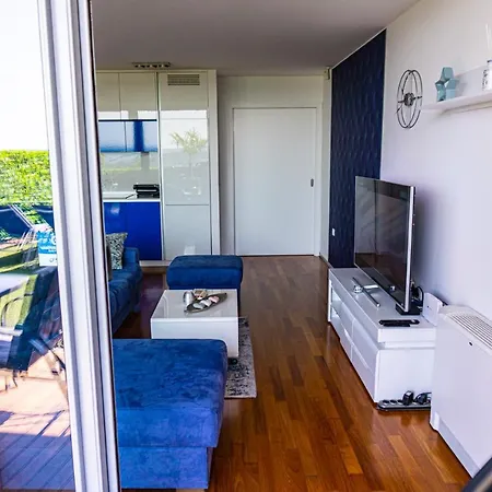 Feral Apartment *